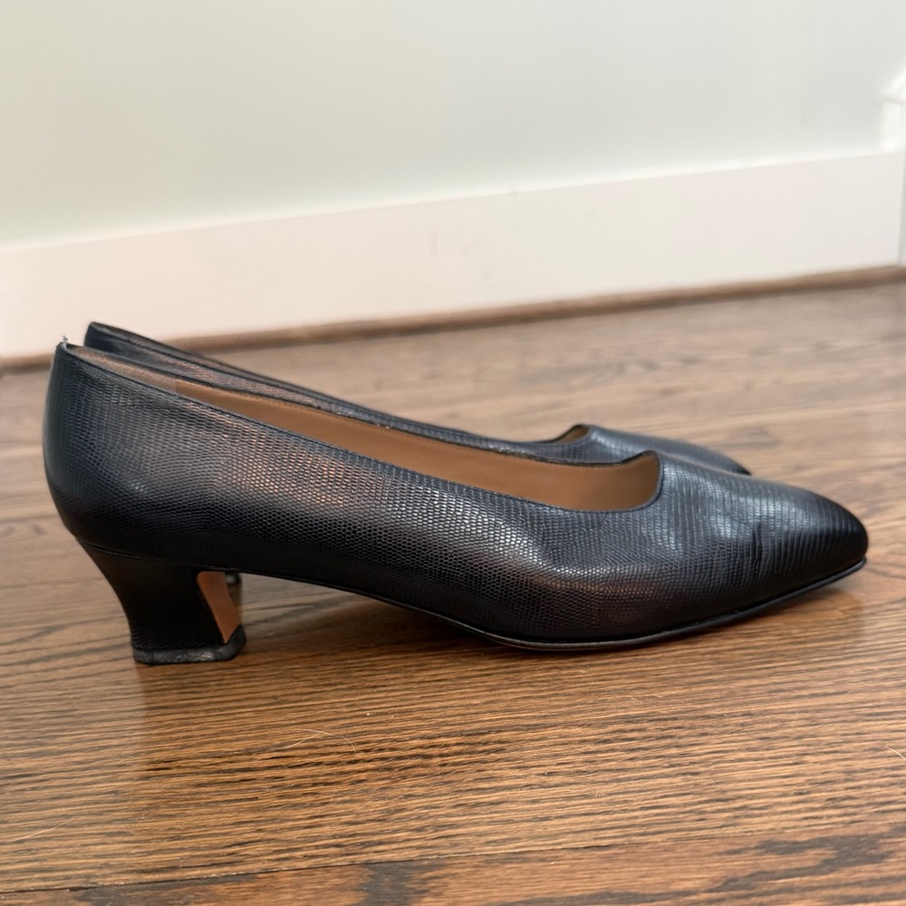 Salvatore Ferragamo Vintage black textured leather pumps size 9.5 B
